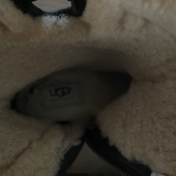 EUC Size 8 UGG boots - Picture 5 of 6